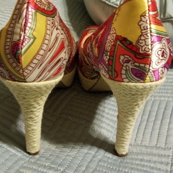 NINE WEST PAISLEY HEELS - Picture 4 of 4